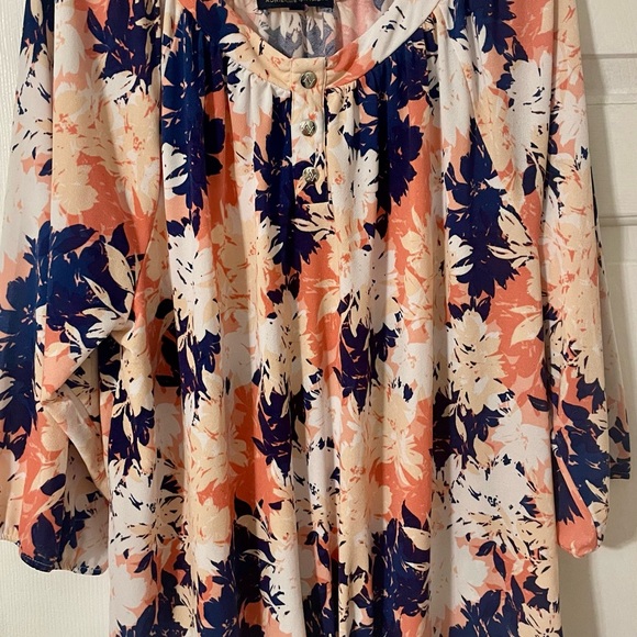 Beautiful blouse - Picture 4 of 6